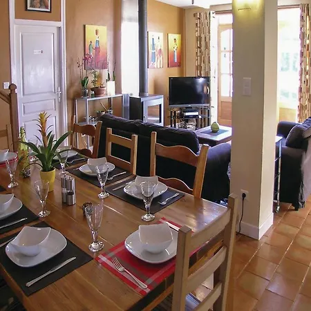 Дом отдыха Five-bedroom Holiday In Daglan